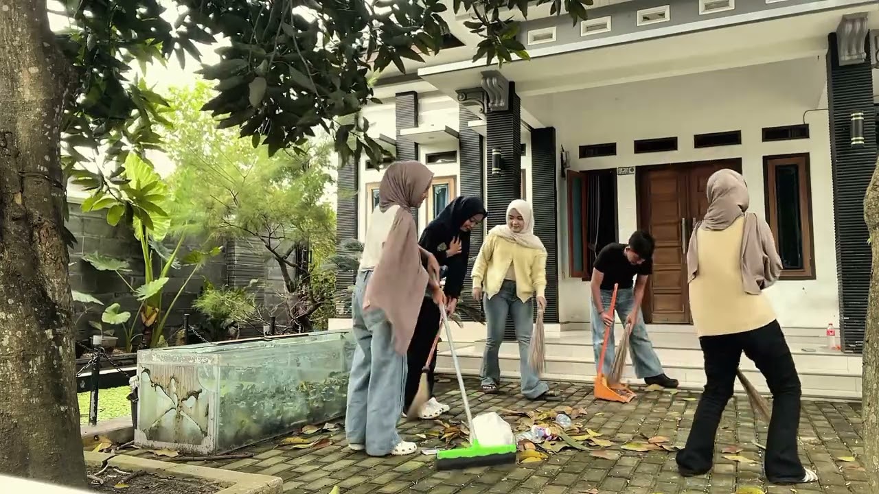 Vlog Tugas PPKn l Gotong Royong I Kelompok 4 l XII TKJ 2 SMK PUI Jatibarang