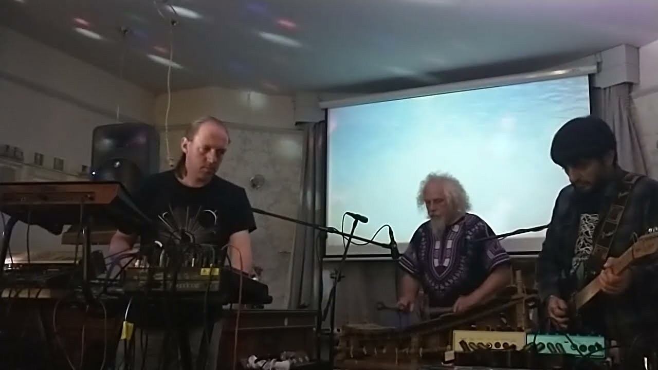 'Ambient Adventure' drone-in-the-woods & Perry Frank - ambient guitar, synths and world instruments
