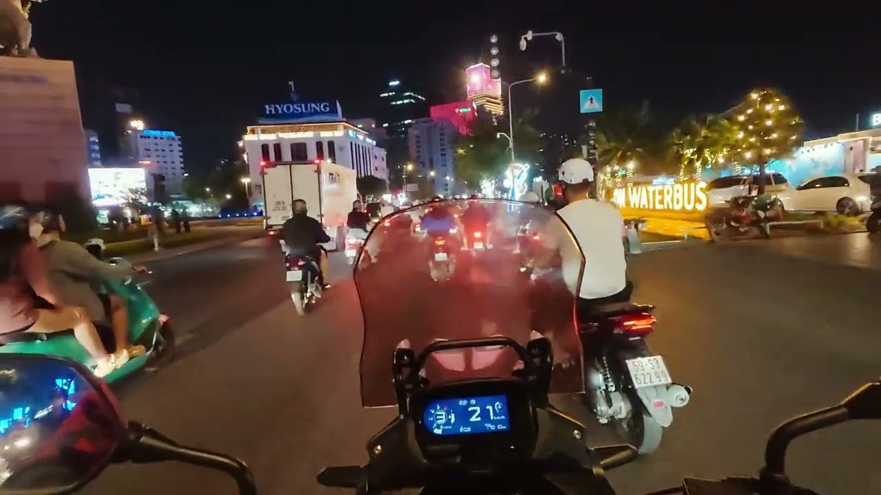 Tphcm về đêm dạo bến bạch đằng