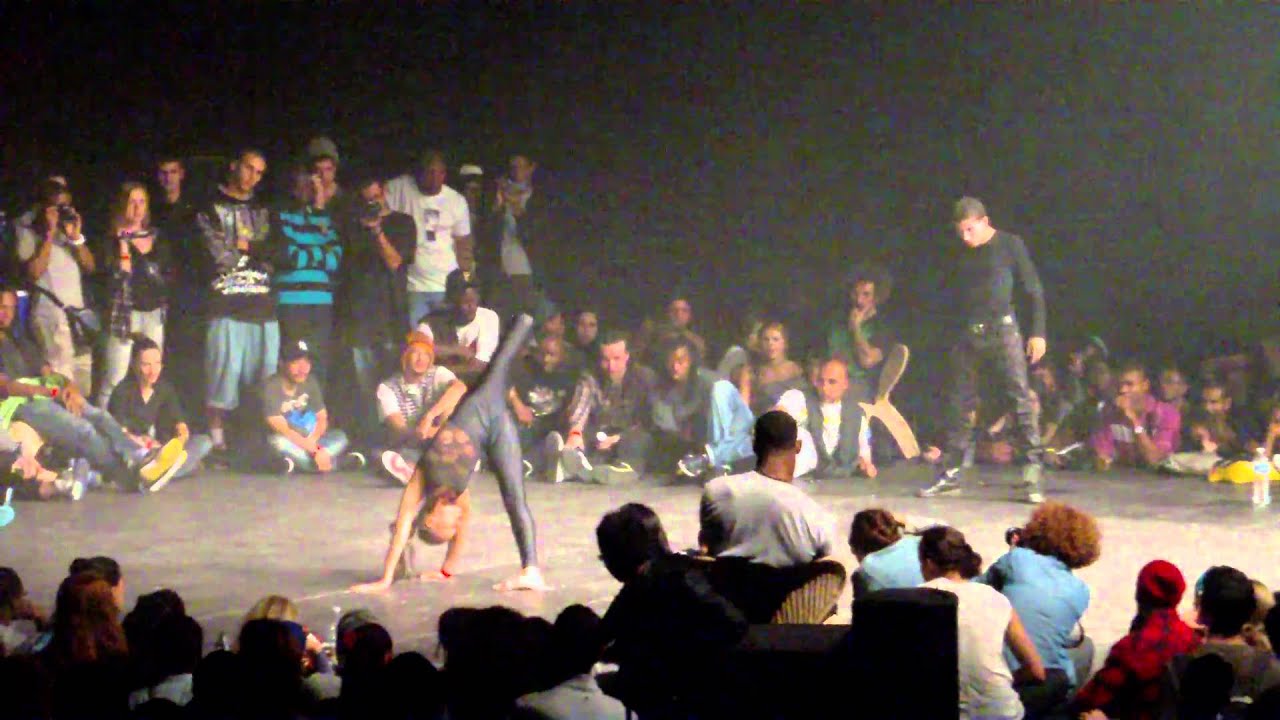 WHO IZ WHO 2010 VOGUEING FINAL JAVIER!!