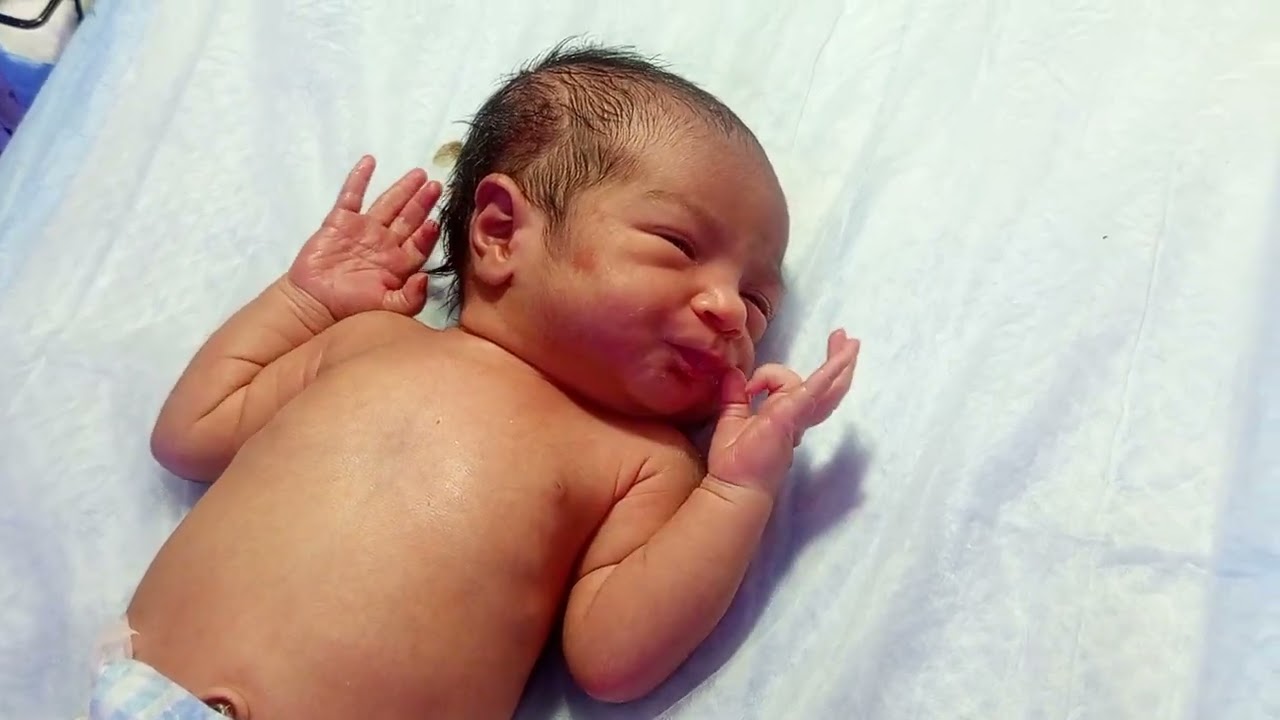 Bottle feeding to a gentle and cute baby♥️