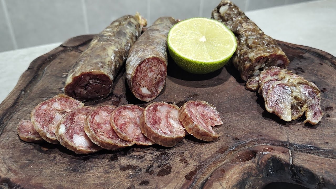 Fizemos um salame artesanal utilizando o liquidificador. super fácil de fazer!