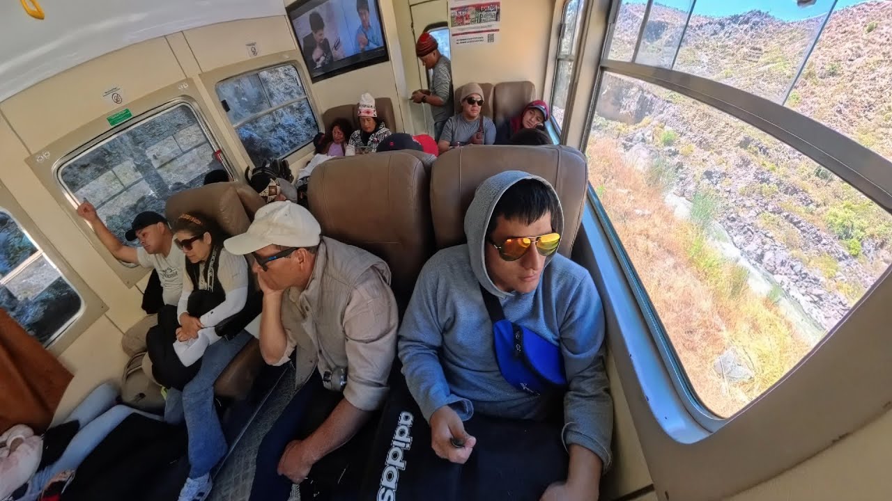 Ollantaytambo, rumbo a Aguas Calientes, Machu Picchu pueblo