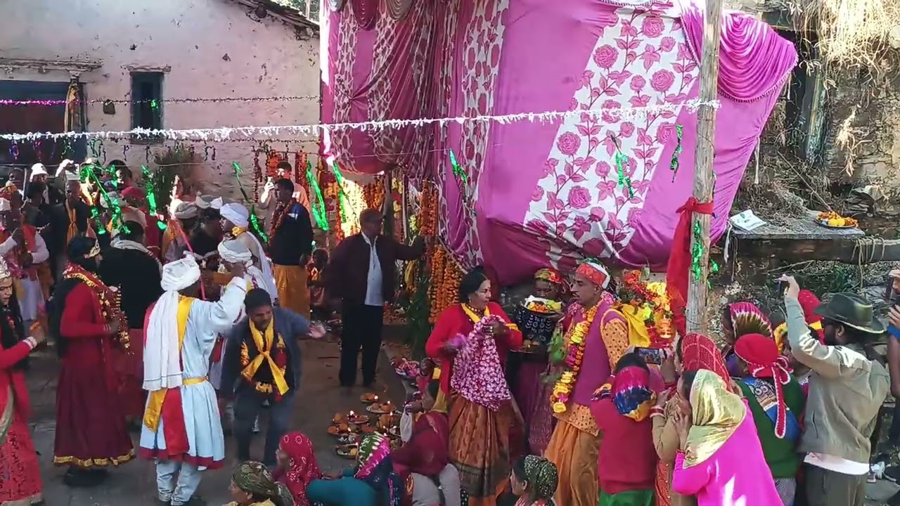 पांडव नृत्य 🙏 करोखी गांव से हमारे गांव में आए पांडव 