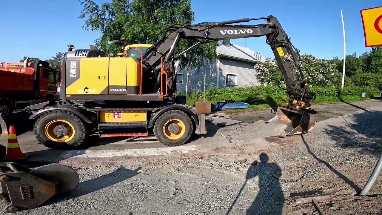 Asfaltin kuorintaan ja ajatuksia auton sijoitelusta