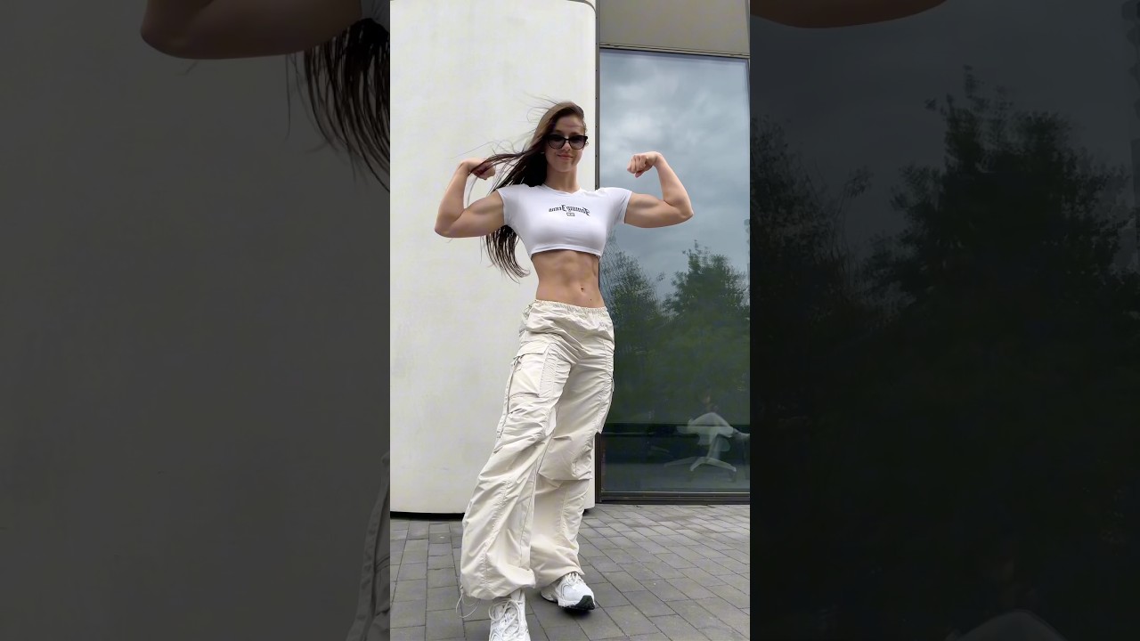 Windy training 🖤 #shortfeed #workout #motivation #shorts #acrobatics #fitnessgirl #fitgirl