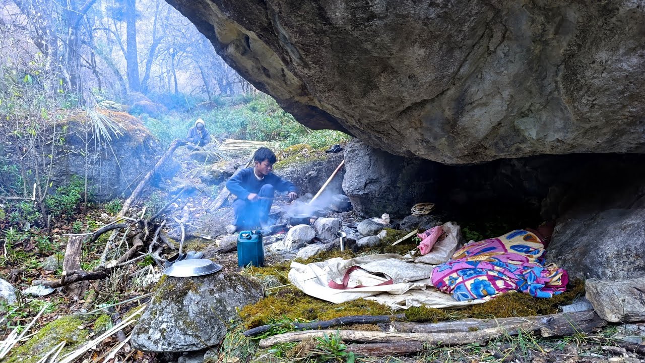 Living In A Cave | Like 2000 Years Ago | Struggling Life In Jungle | Rural Life Nepal |🇳🇵