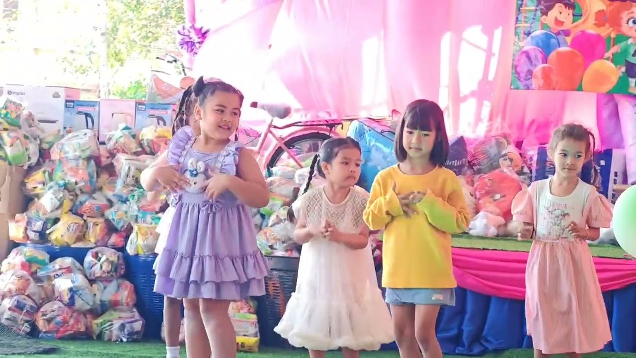 การแสดง​ชุด​ แก้บน​ นักเรียนชั้นอนุบาล