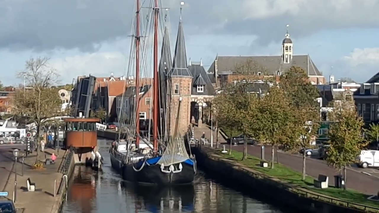 Sneek Waterpoort. Heel mooie zeilboot