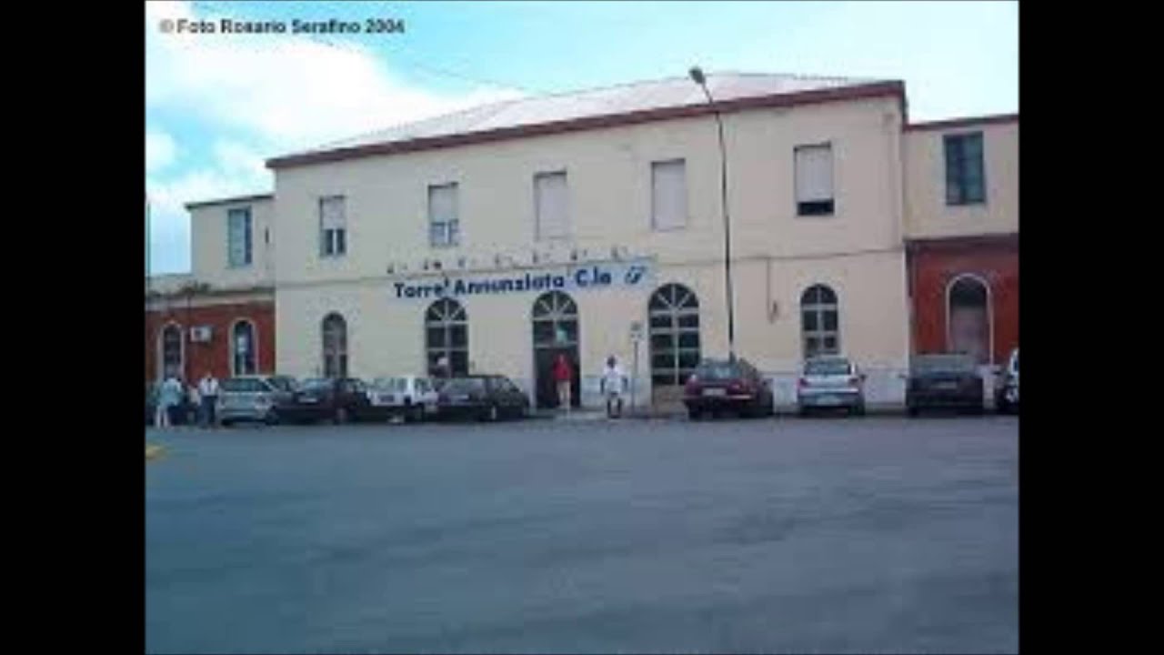 Annunci alla Stazione di Torre Annunziata C.le