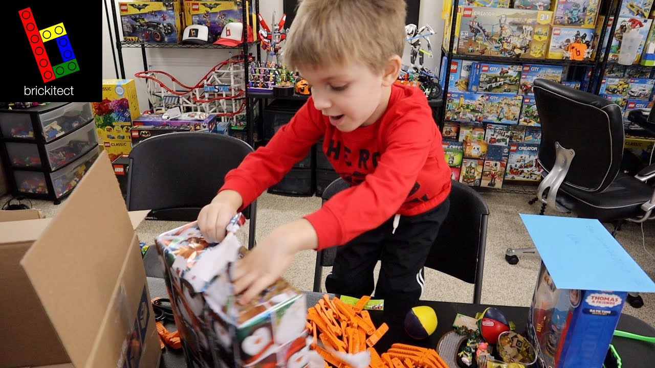 A HUGE LEGO SURPRISE! | Christmas Mailitect 2019
