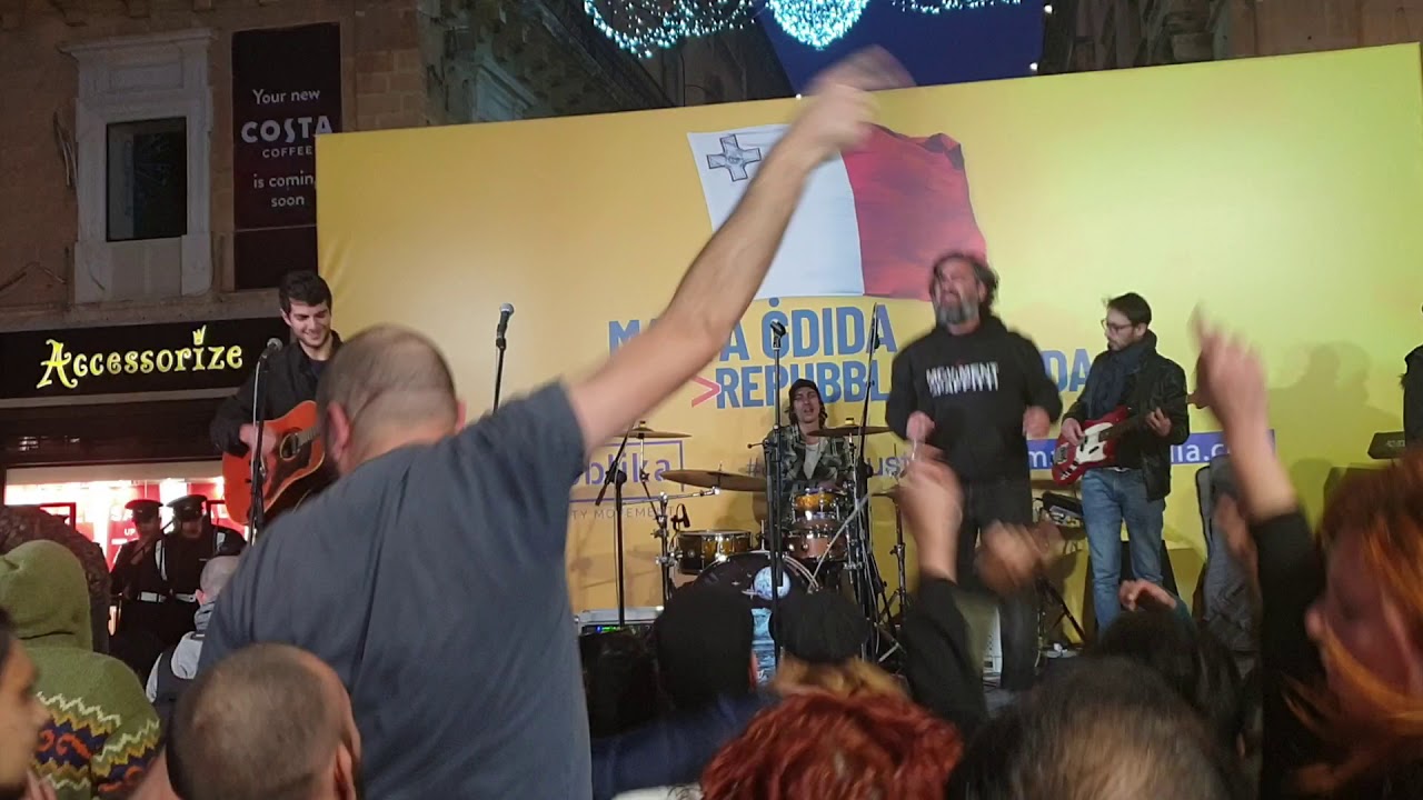 Alla lliberani- Brikkuni (live)