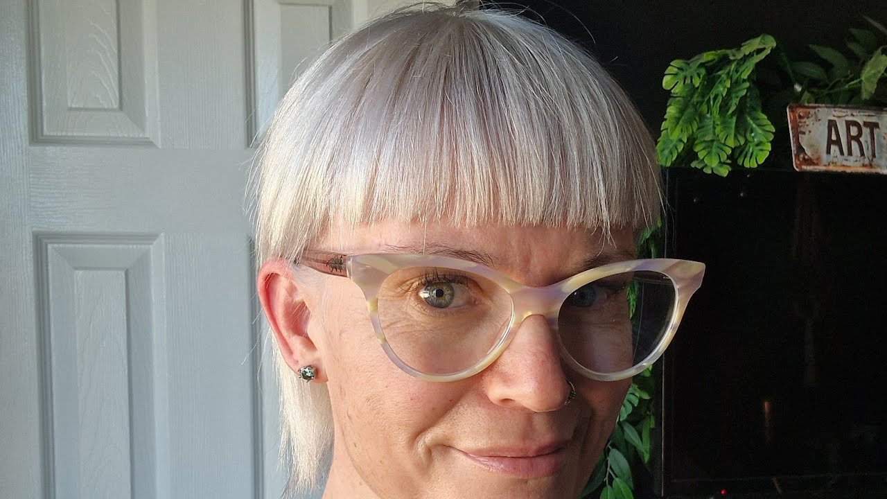 Bleaching my roots and toning with wella colour touch 10/6 and 9/96