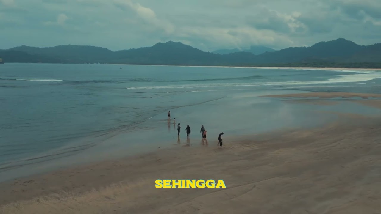Pantai Pulau Merah