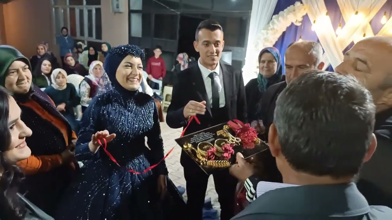 Onur çoban ve Tuğba burçak ın nişan yüzükleri takıldı