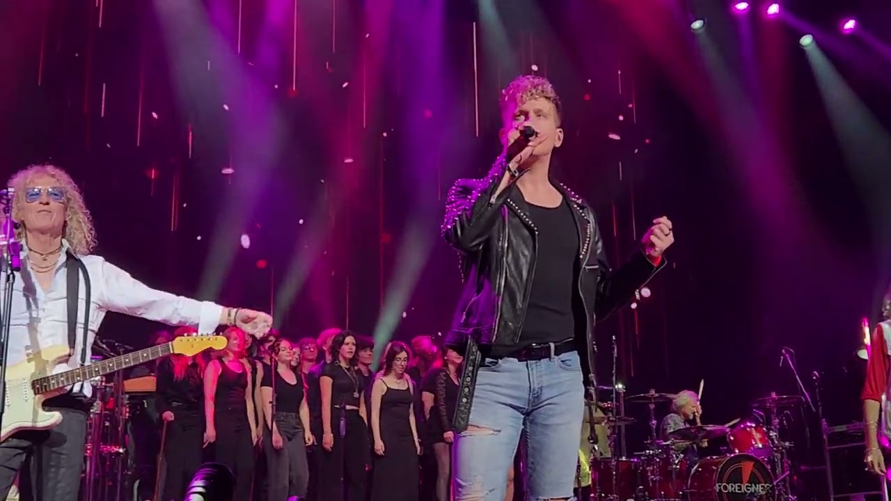 Foreigner performing I Want to Know What Love Is at Caesar's Windsor (Canada) on July 5, 2025.
