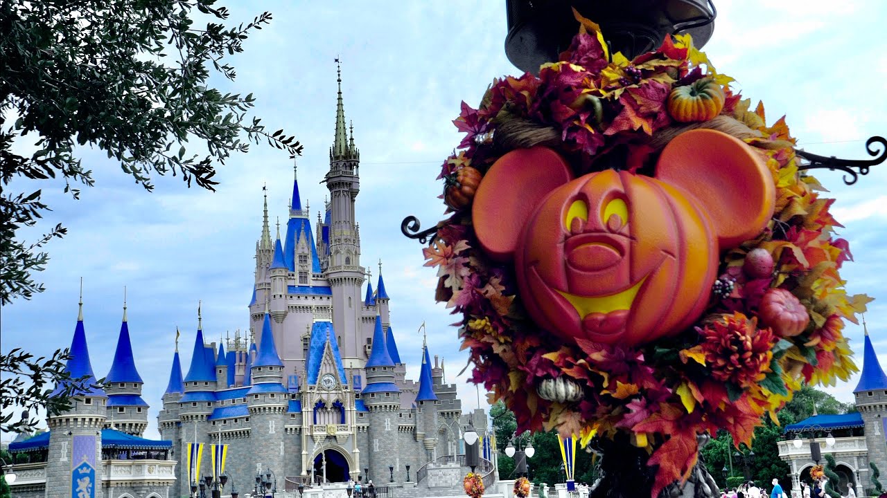 Halloween Returns at Magic Kingdom! NEW Cavalcades & Decorations | Walt Disney World September 2020