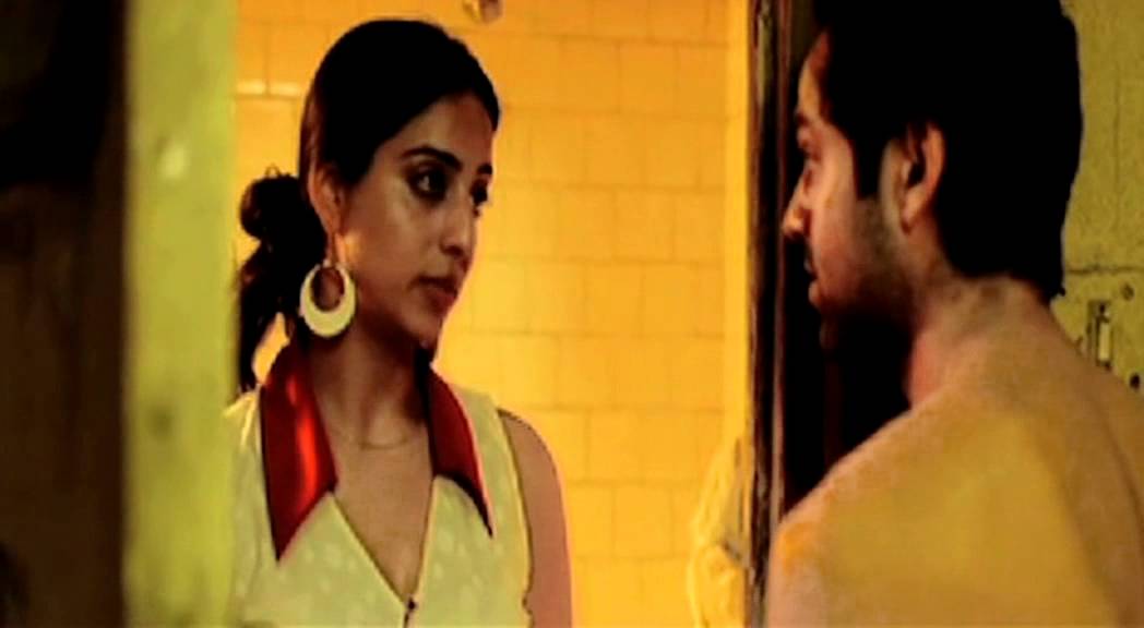 Paro Becomes Dev's Daasi - Dev D