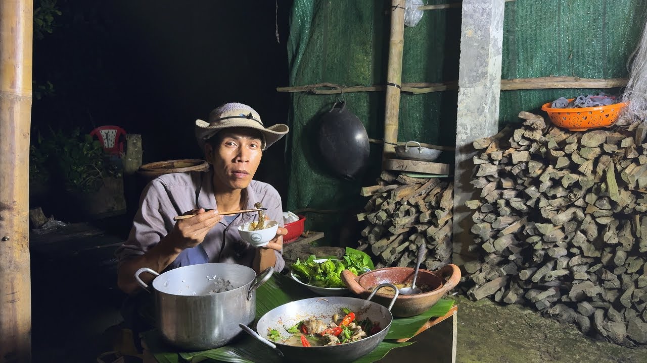TỐI NAY ĂN GÌ CÁ KÈO KHO ME NON ĐẬU RỒNG XÀO ẾCH ỘP LOAY HOAY MÙA MƯA SẮP ĐI QUA