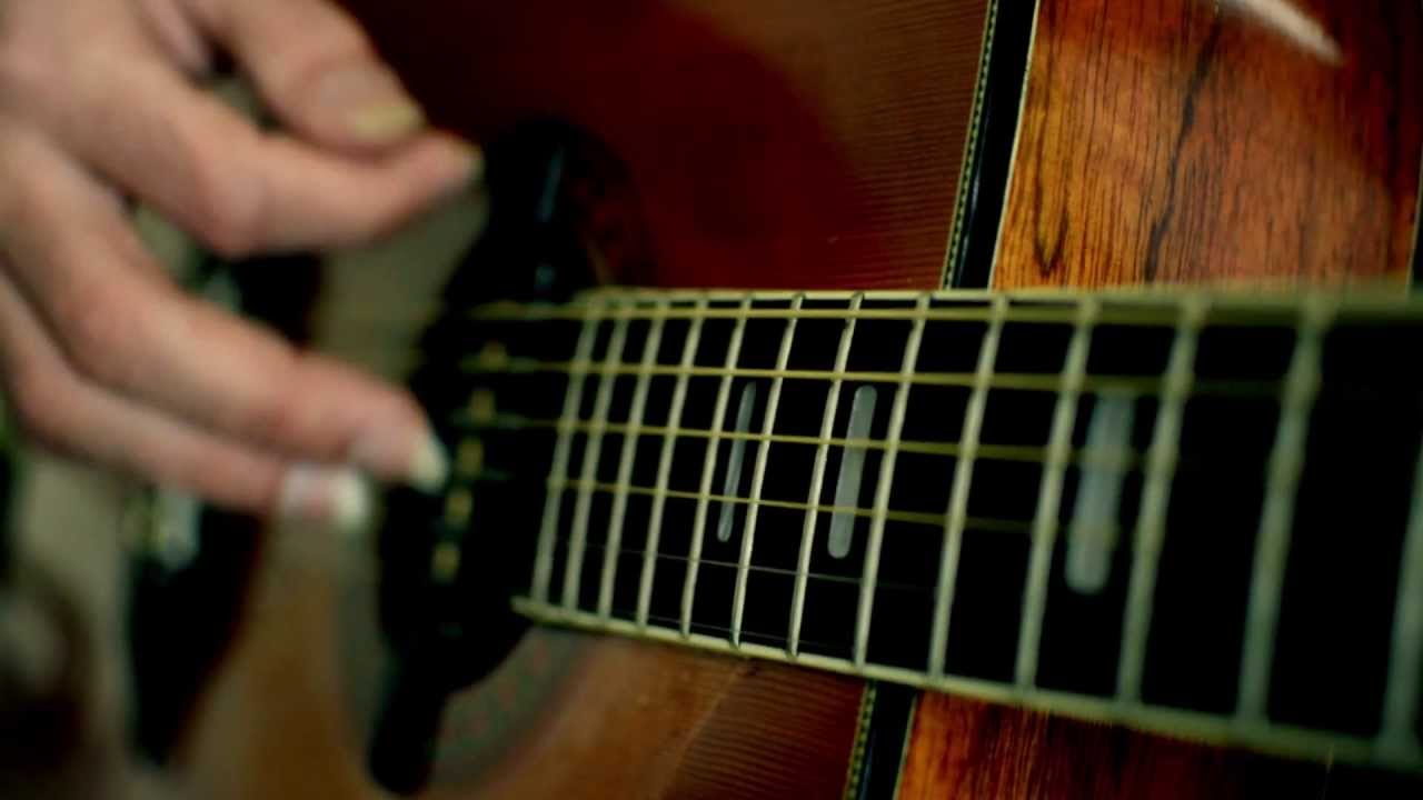 Chrisacos - &Epsilon;ί&mu;&alpha;&iota; έ&nu;&alpha;&sigmaf; Ά&nu;&epsilon;&rho;&gamma;&omicron;&sigmaf; &kappa;&alpha;&iota; &Alpha;&nu;&alpha;&sigma;&phi;ά&lambda;&iota;&sigma;&tau;&omicron;&sigmaf; &Pi;&tau;&upsilon;&chi;&iota;&omicron;ύ&chi;&omicron;&sigmaf;