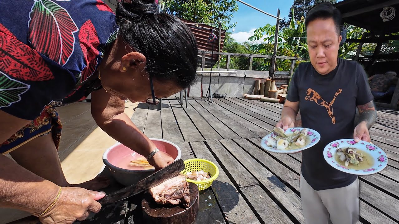 PERTAMA KALI SAYA TENGOK KUMANG JAWAI MAKAN BABI HUTAN // BUJANG SIGAT NAK AYAM BETINA //