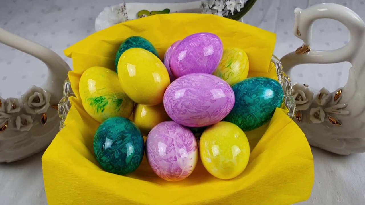 Oua vopsite cu hartie creponata