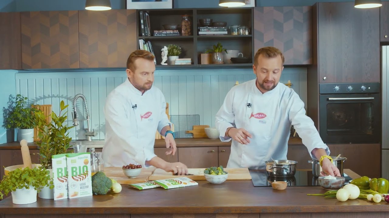 Domowe calzone z łososiem wędzonym na zimno w plastrach BIO