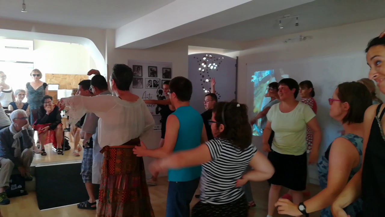 Arte flamenco &agrave; Mont de Marsan : Marl&egrave;ne Dubernet anime l'atelier handi valides