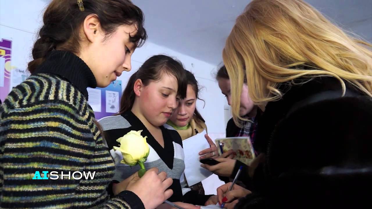 Reportaj AISHOW: Nelly Ciobanu într-o vizită în satul de baștină