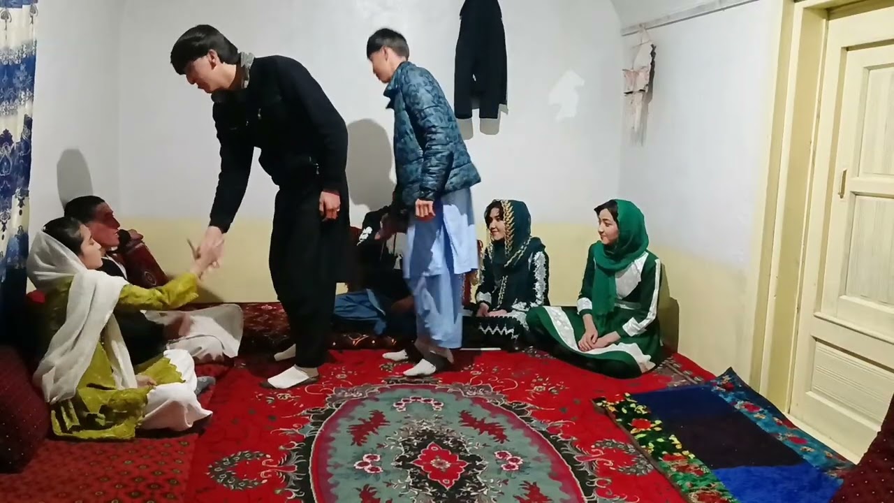 کمره مخفی بالای علی آغا. 🤣😂