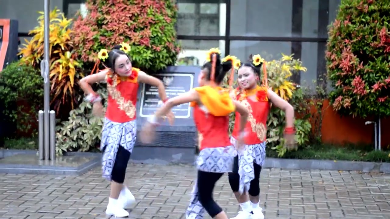 NGLENYER DANCE SDN KARANGSONO I KEC. DANDER