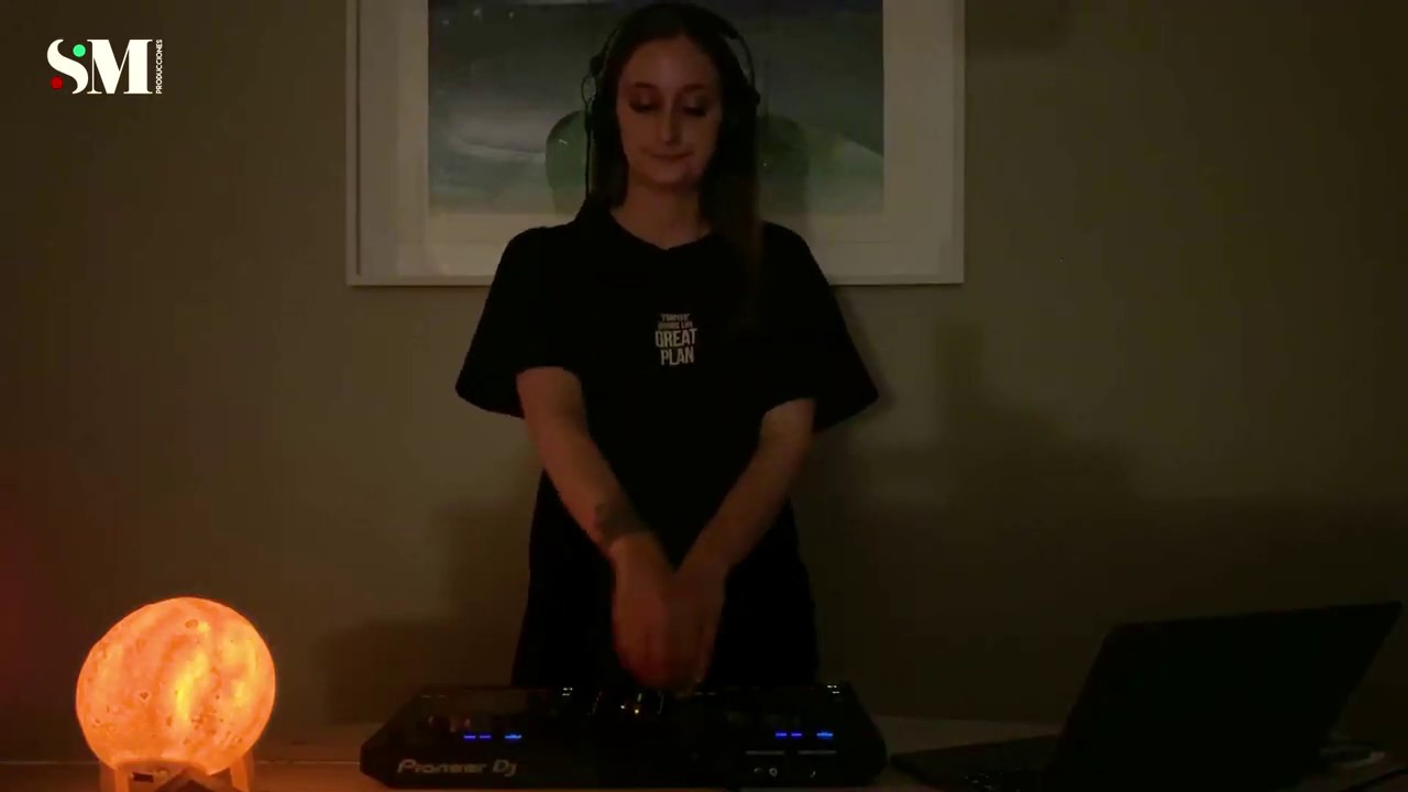 Nicky Moreau live at 