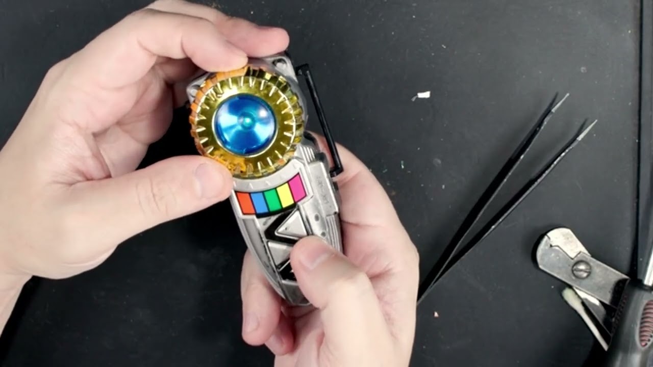 Ремонт сломанного трансморфера Bandai Power Rangers Lost Galaxy 1998 года!