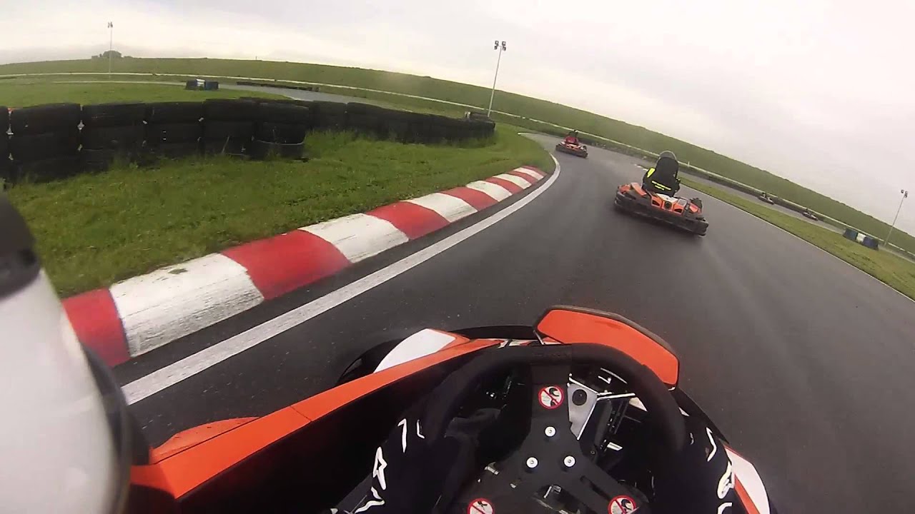 Warmup im Regen Kartbahn Straubing