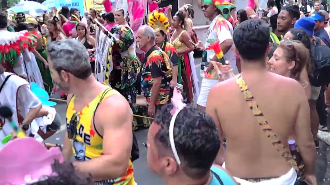 Carnaval bloco de rua praca sete bh brazil.