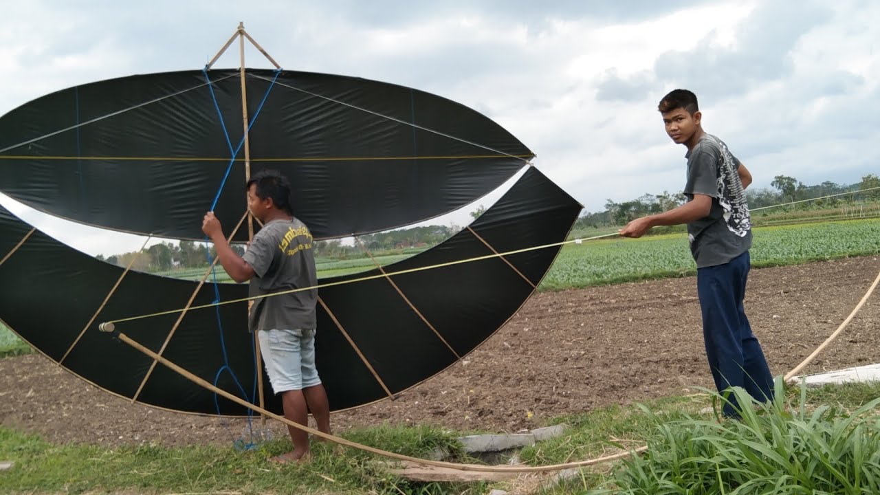 PENERBANGAN TRAGIS .SAMPAI TERSERET 10 METER.
