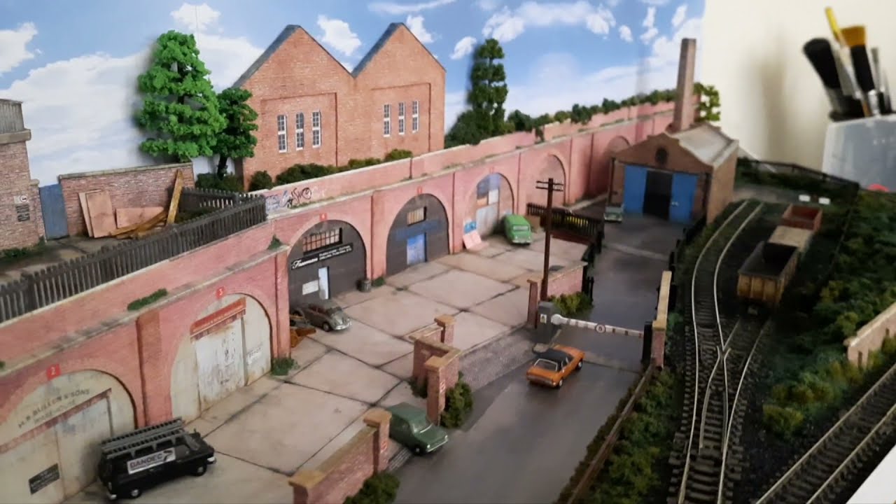Micro oval N gauge layout FINISHED! (update 11)