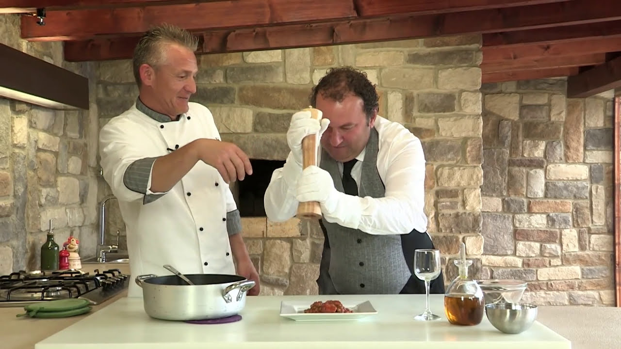 SPEZZATINO CON PISELLI - Video Ricetta - Grigio Chef