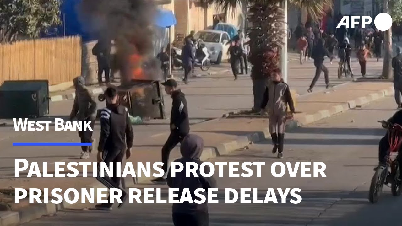 Palestinians protest in West Bank's Beitunia as Israel delays prisoner release | AFP