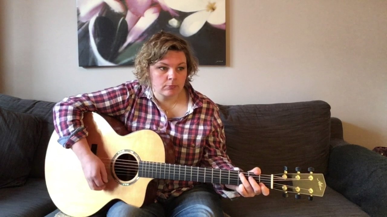 Anna Massie from Blazin' Fiddles teaching 'Thursday Night in the Caley'
