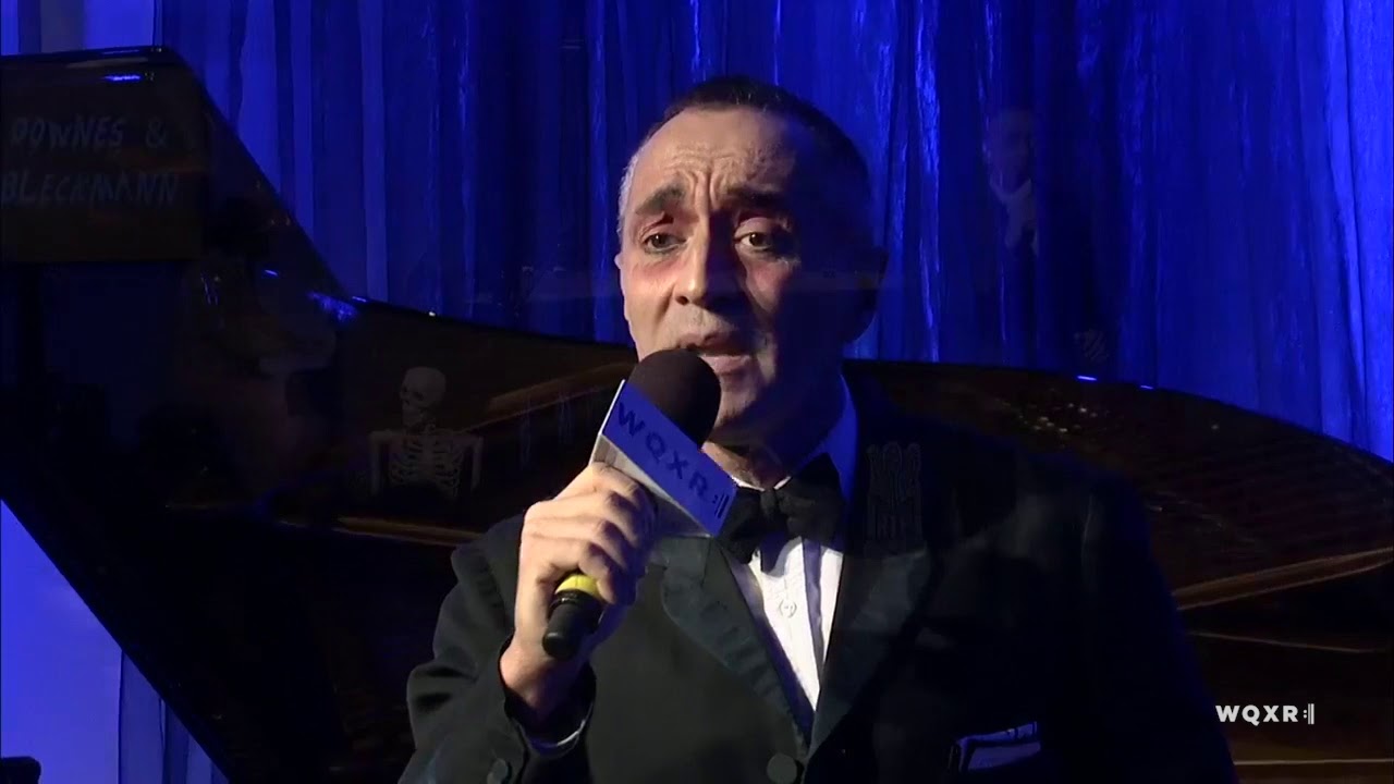Theo Bleckmann and Lara Downes perform &ldquo;Mack the Knife&rdquo; (Weill/Brecht)