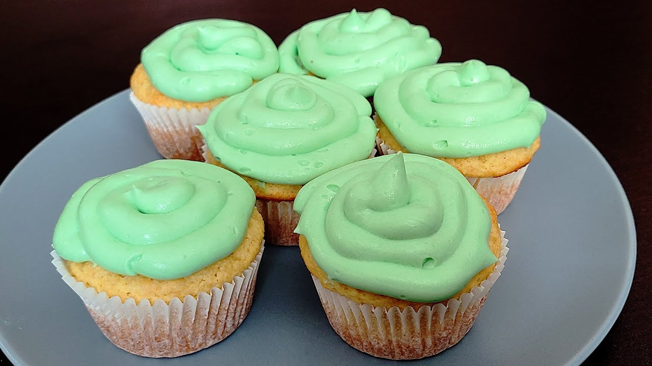 How To Make Keto Cupcakes With Buttercream Frosting | Keto Cupcake Recipe