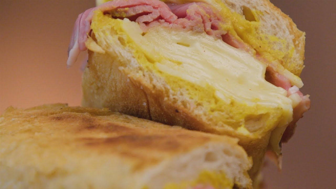 Panino francesino al roastbeef, cheddar e senape | Uno chef in Fattoria