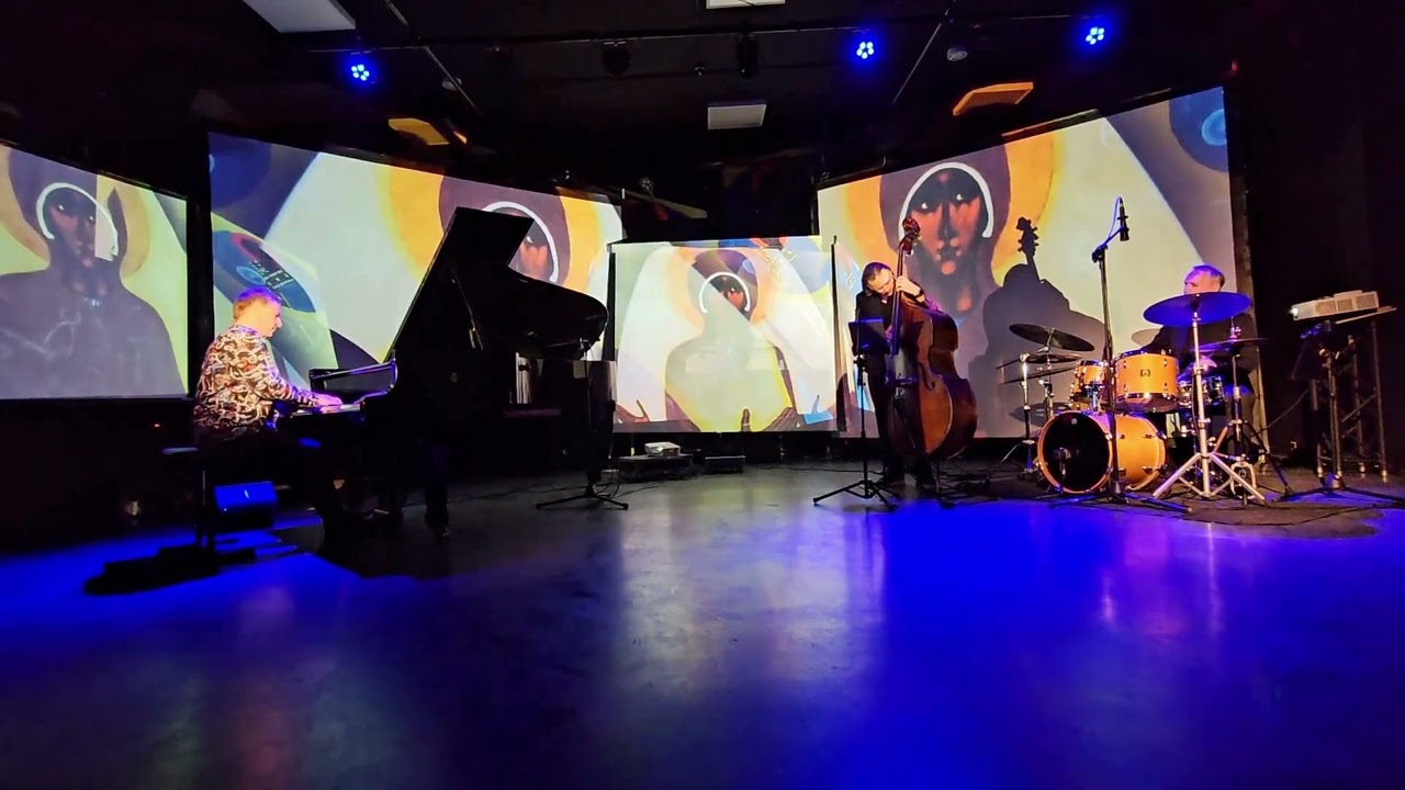 ARTUR DUTKIEWICZ TRIO |    FROM SOUND TO SILENCE