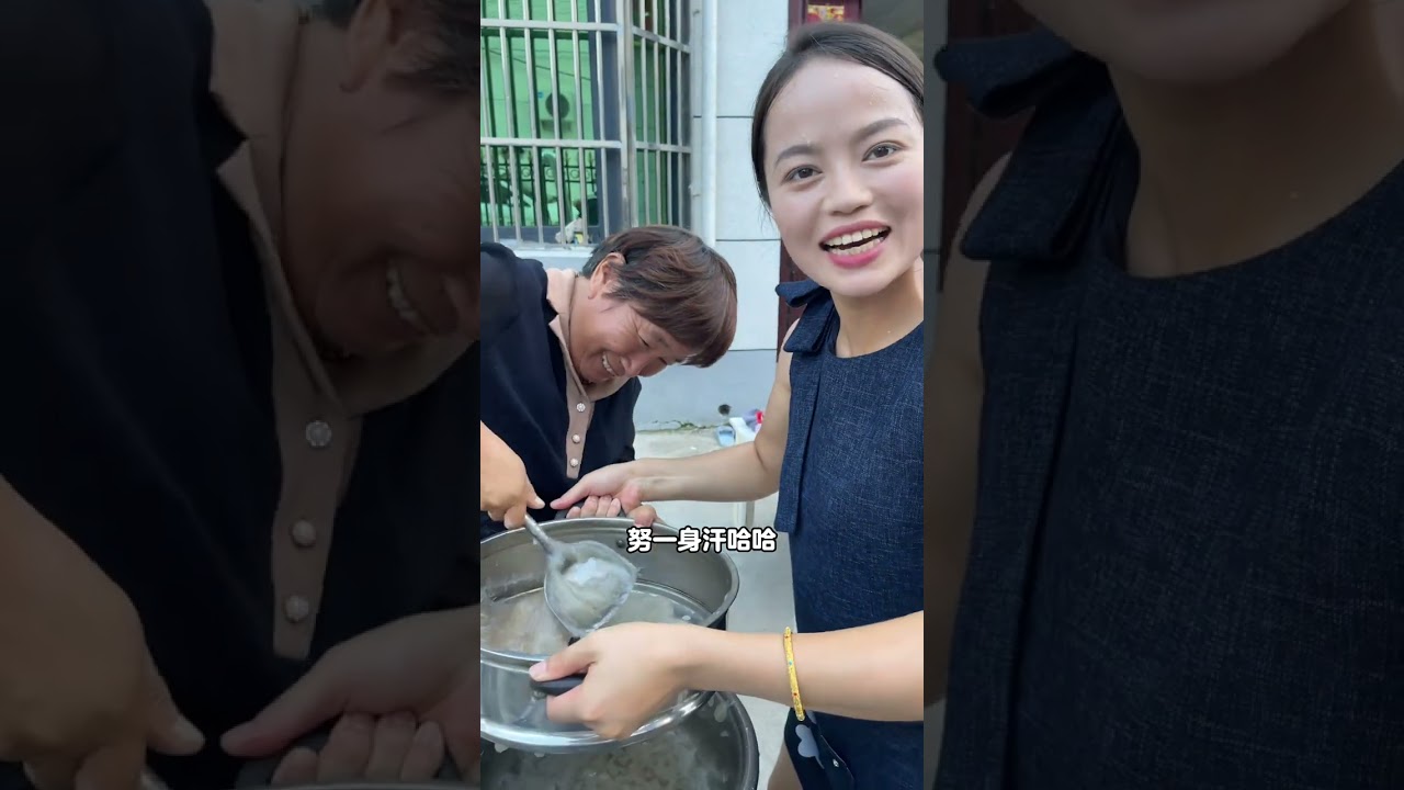 婆婆第一次尝试做凉蛤蟆疙瘩，虽然过程坎坷热的浑身湿透透的，最终也算是成功了。两大碗下肚带劲的很......#我的乡村生活 #2024新农人计划 #记录真实生活