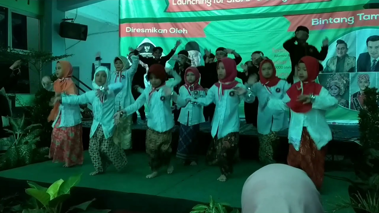 Tarian Aku Bangga Menjadi Anak Indonesia