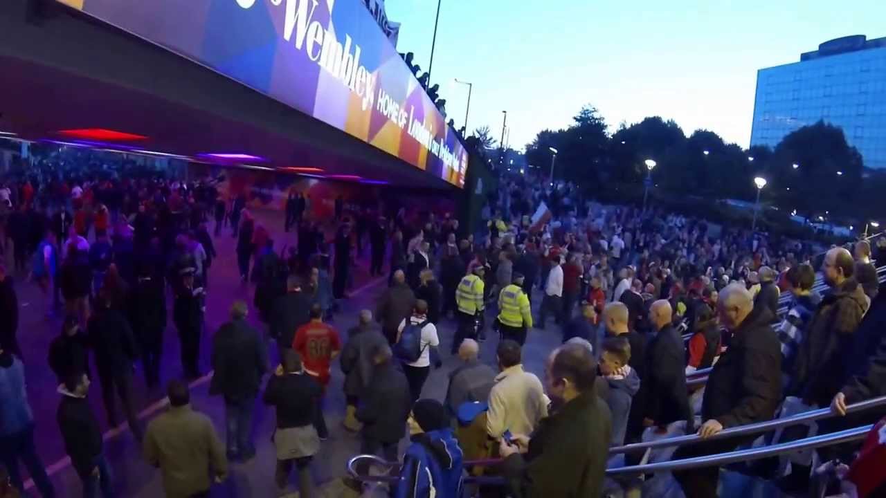 Kibice Przy Wembley Park- Anglia Polska 15 10 2013.