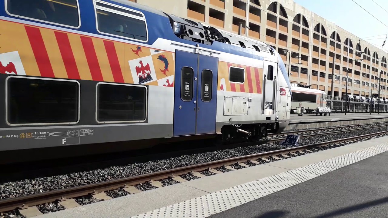 La rame TER   P.A.C.A   O32L  quitte la gare de NICE
