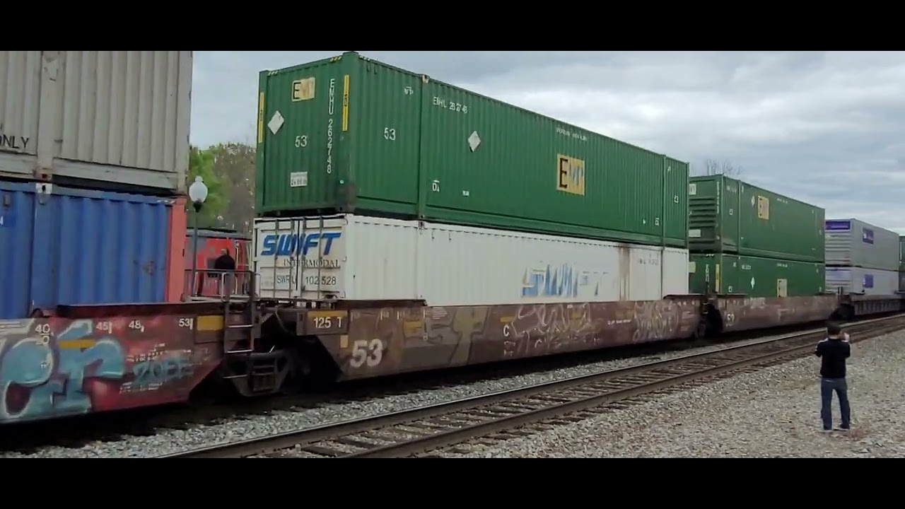 NS 204 Intermodal Spartanburg, SC w/ACe leader and mid-train DPUs