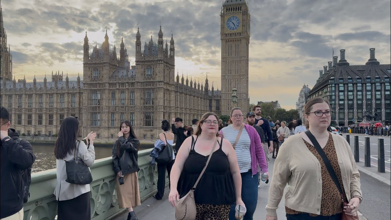 Walking tour on a nice day in London city